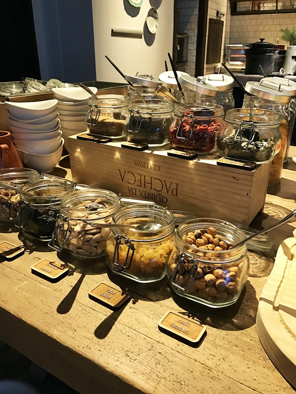 buffet muesli maison petit dejeuner