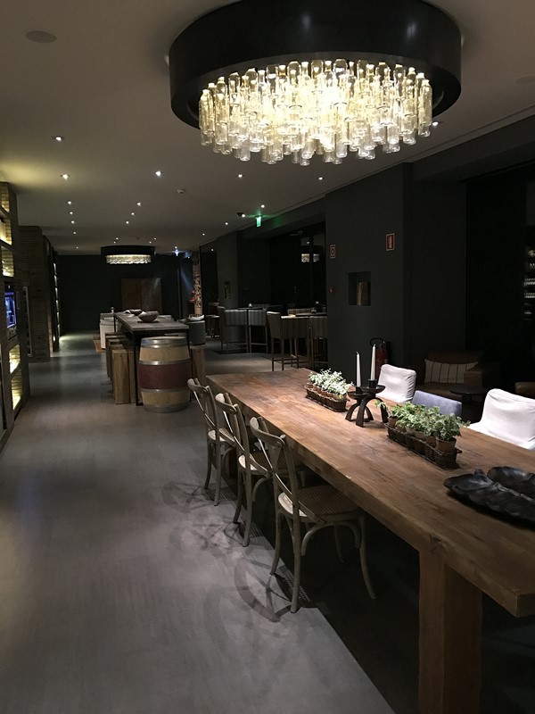 librairie et bar a vins
