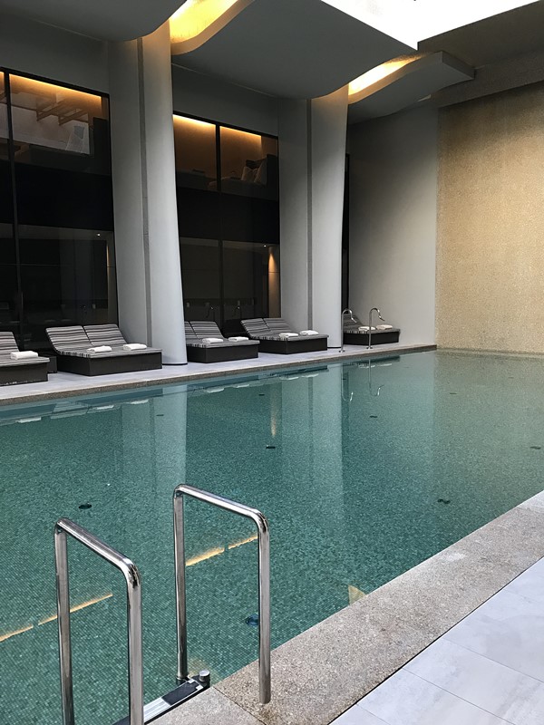 piscine interieure et spa